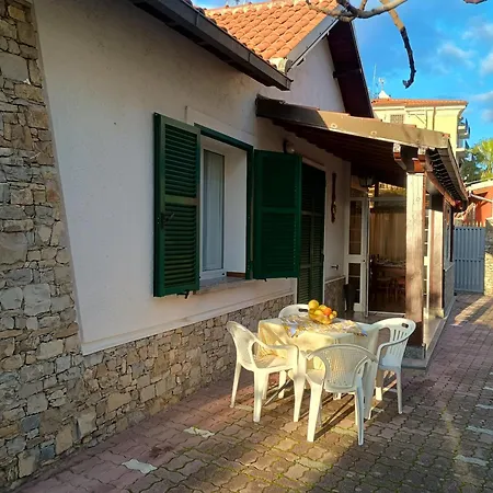 Con Giardino E Posto Auto